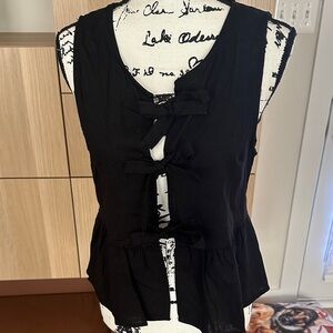 NWT-SEXY TRIPLE TIE FRONT VEST.  FEMININE/QUALITY. JUNIORS LARGE/WOMANS SIZE 6